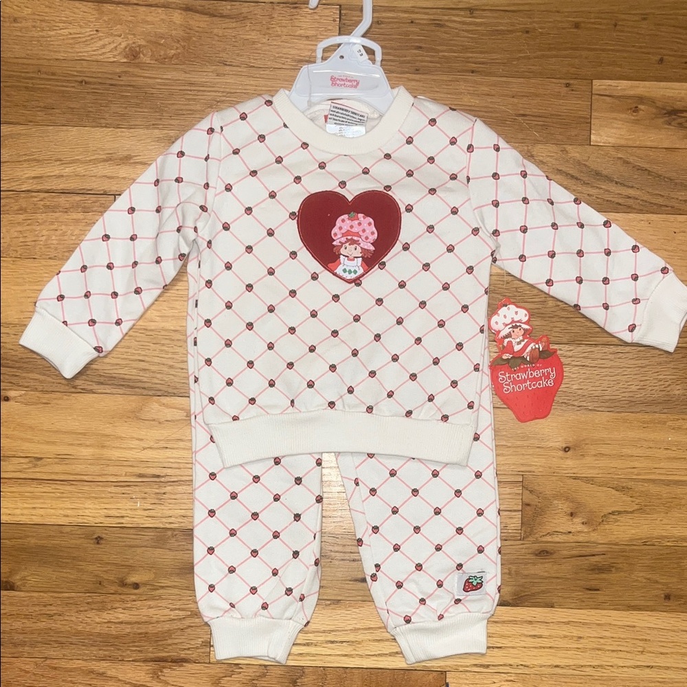 NWT Strawberry Shortcake Fleece Jogger 2piece Sweatsuit
